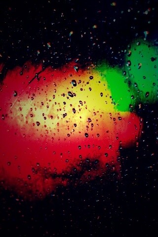 Огни за мокрым стеклом обои