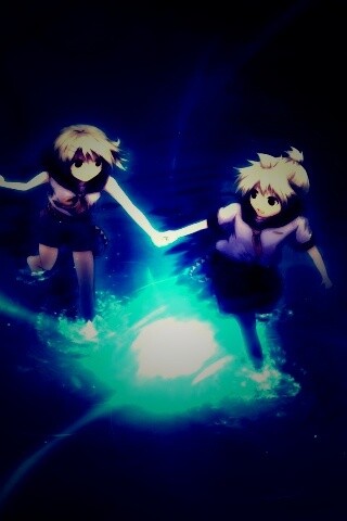 Девочки бегут по воде обои