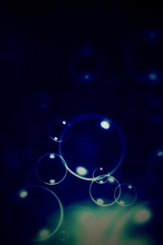 Пузыри в темной воде обои