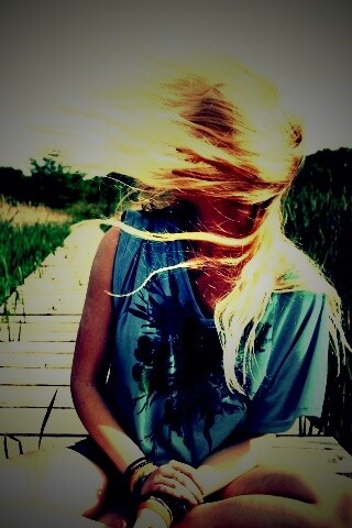 Девушка и ветер обои