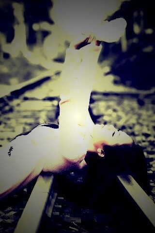 Модель на железнодорожных путях обои