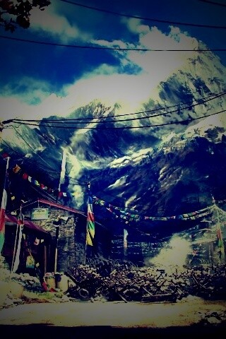 Загороженная улица в горах обои