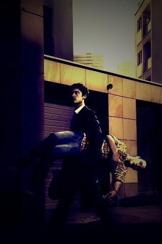 Мужчина с куклой обои