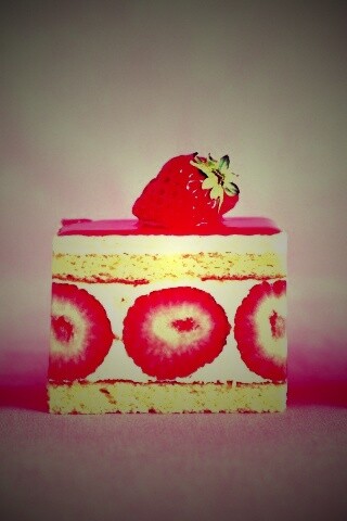 Ломтики клубничного торта обои