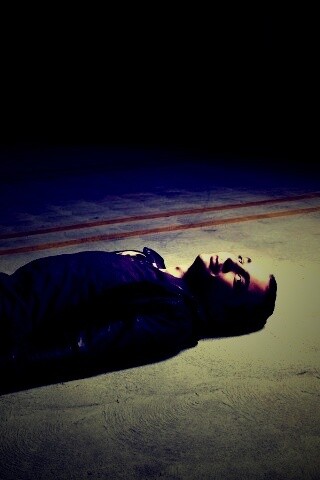 Джим Парсонс на полу обои