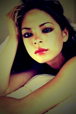 Кристин Кройк на кровати обои