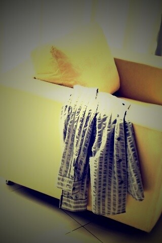 Рубашка на кресле обои