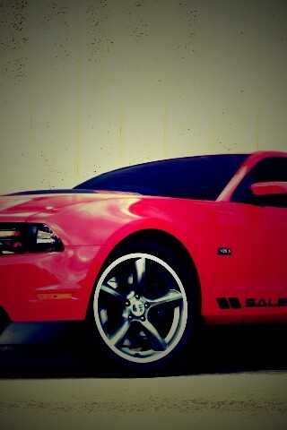Красный Мустанг GT обои