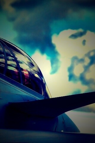 С крыла истребителя обои