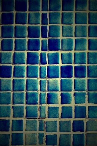 Мелкая голубая плитка обои