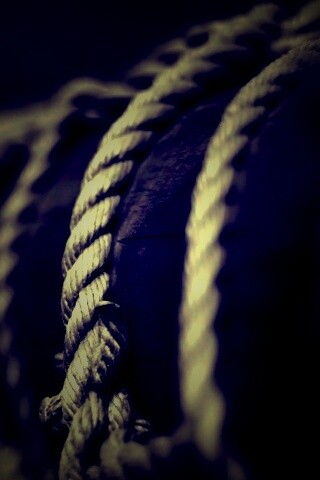 Веревка намотана на мачту обои