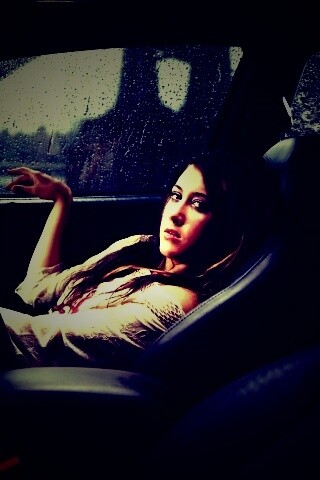 Девушка в автомобиле обои