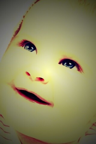 Малыш под полотенцем обои