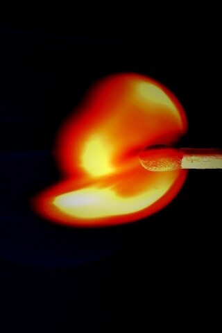 Горящая спичка обои