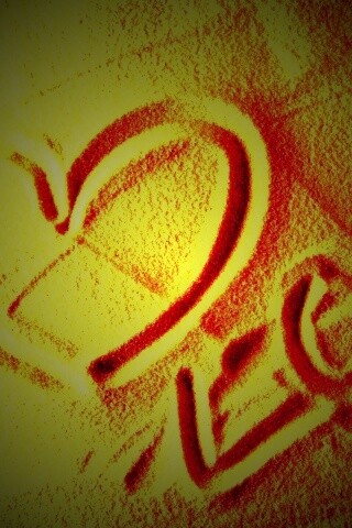 Любовь на песке обои