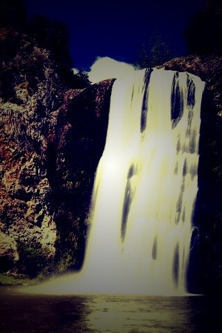 Скалистый водопад обои