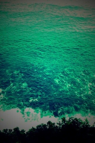 Утёс у красивого моря обои