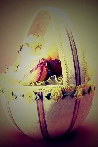 Пасхальная корзина с яйцами обои