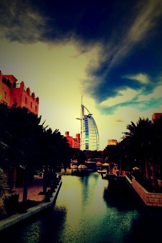 Вид на гостиницу Бурдж Аль Араб в Дубае обои