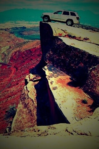 Внедорожник в горах обои