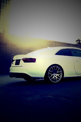 Ауди на парковке обои