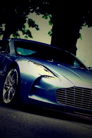 Aston Martin за городом обои