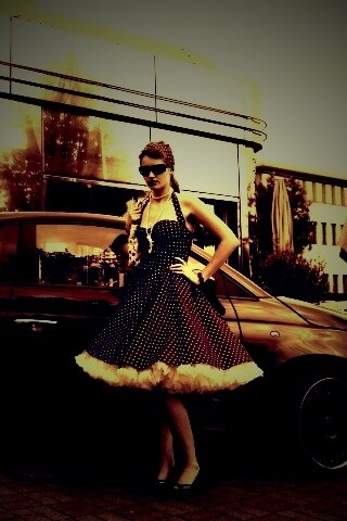 Fiat 500 и девушка обои