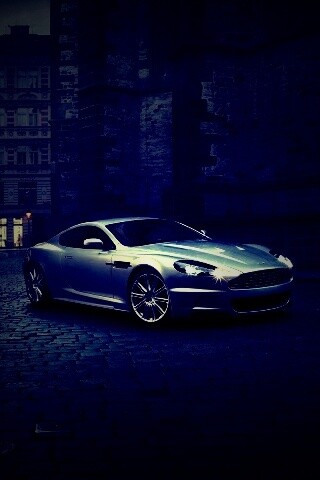 Серебристый Aston Martin обои