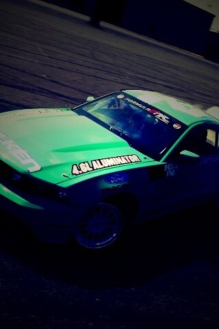 Мустанг дрифтует обои