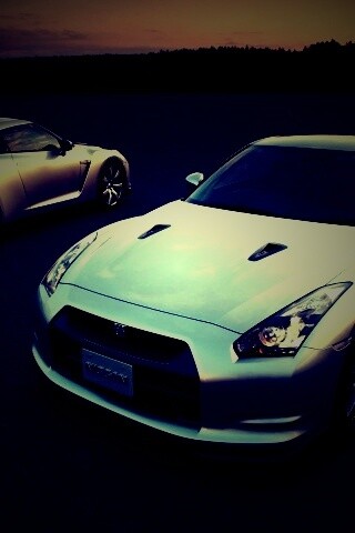 Nissan с двух ракурсов обои