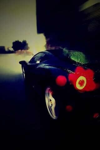 Ferrari под дождем обои