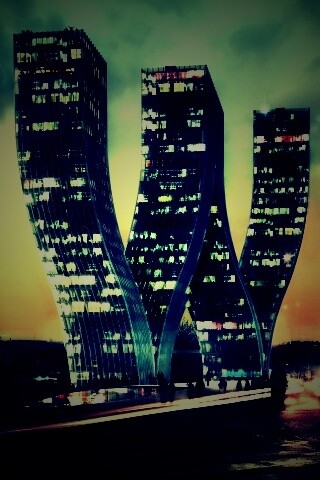 Здание в форме буквы W обои