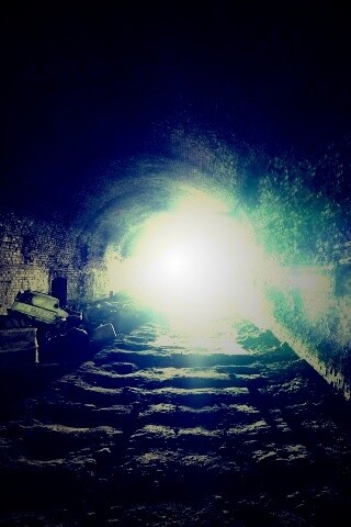 Захламленный тоннель обои