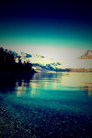 Озеро в предгорье обои