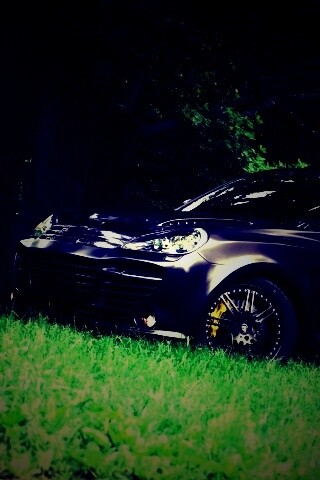 Концепт внедорожника в лесу обои