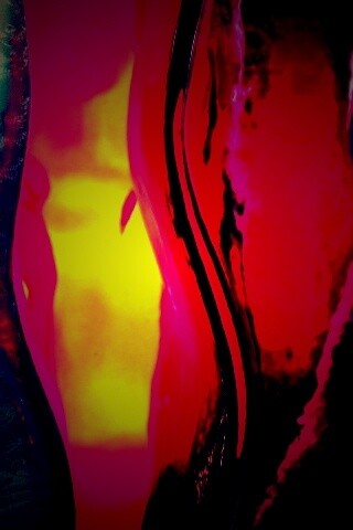 Цветные линии на стекле обои