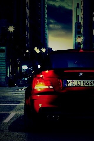 BMW M1 на улицах города обои