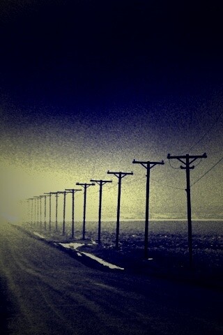 Столбы вдоль дороги обои