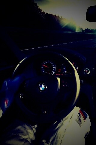 За рулём BMW обои
