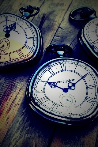 Изогнутые часы обои