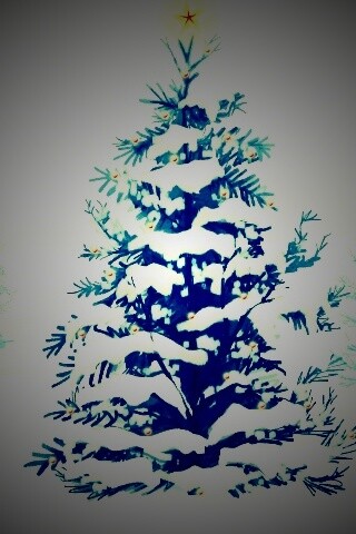 Украшенная ёлочка в лесу обои