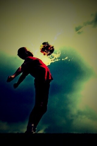 Отбил грудью обои