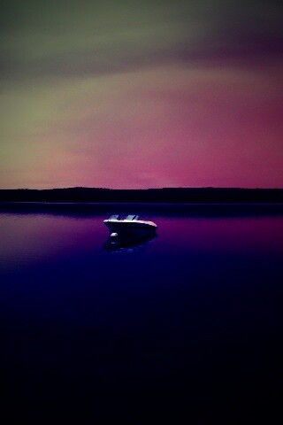 Катер на озере обои