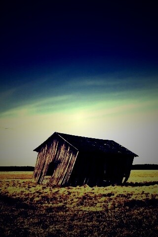 Покосившийся сарай обои