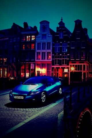 Автомобиль на мосту в свете фонаря обои