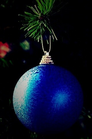 Шары на ёлке обои