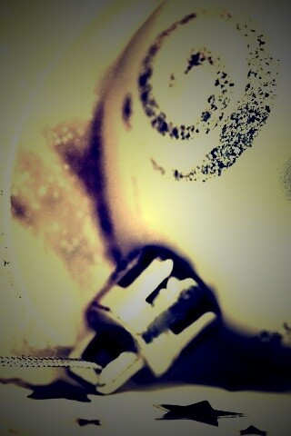 Ёлочный шарик белого цвета обои