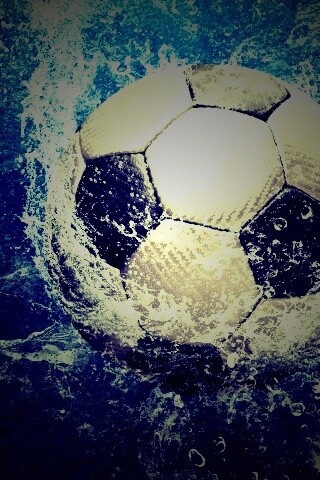 Футбольный мяч в воде обои
