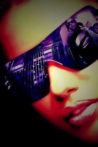 Девушка в стильных очках обои