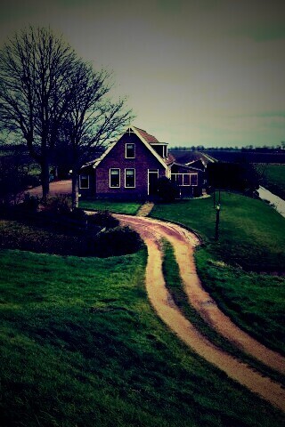 Дом в поле обои